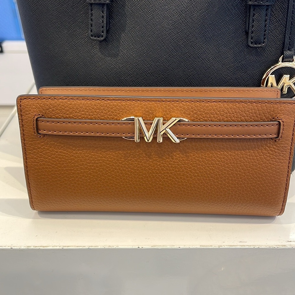 Michael Kors Reed Lg Bifold Pebbled Leather Snap Wallet Card Case 
Luggage 
NWT - Picture 4 of 16